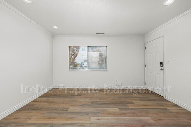 Foto del edificio - 865 W Columbia Ln