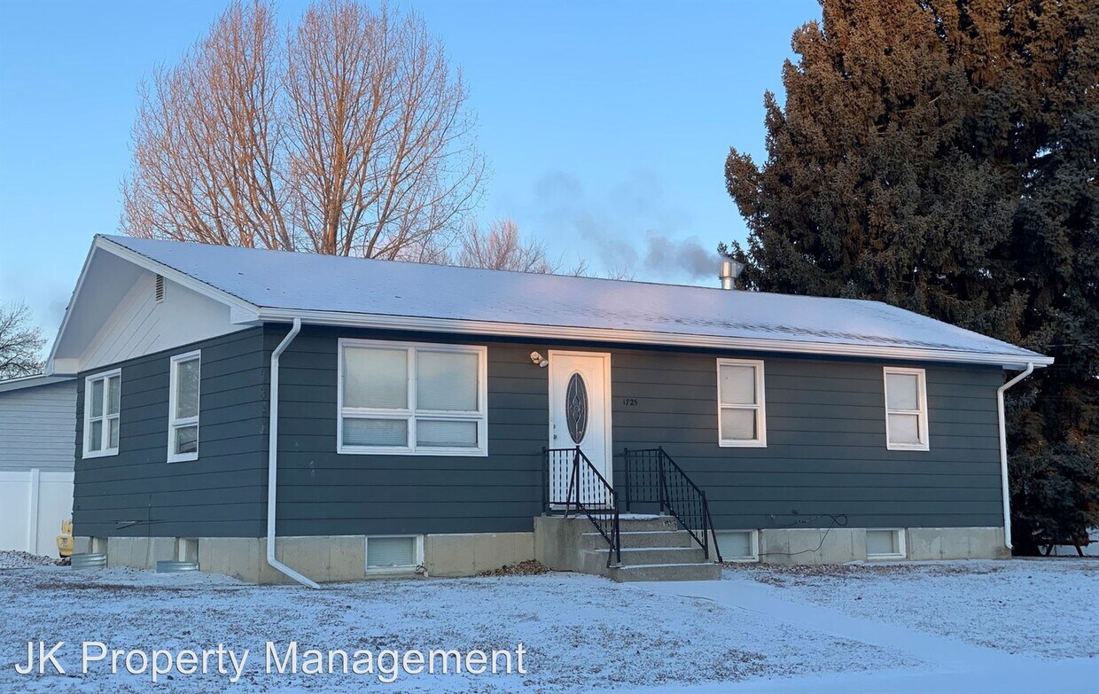 Primary Photo - 1725 15th Ave S