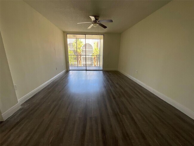 Foto del edificio - 17350 NW 68th Ave