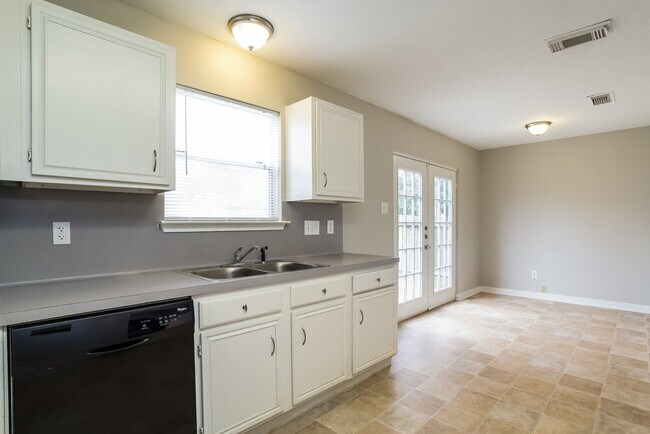Foto del edificio - 5511 Deer Timbers Trail