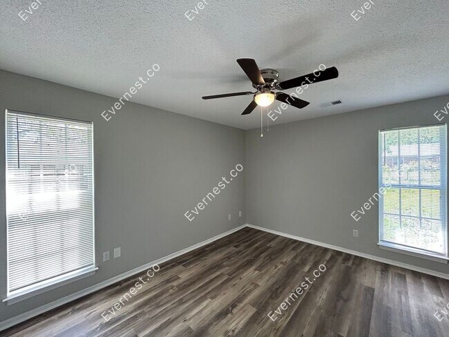 Building Photo - 6205 Somerset Cove