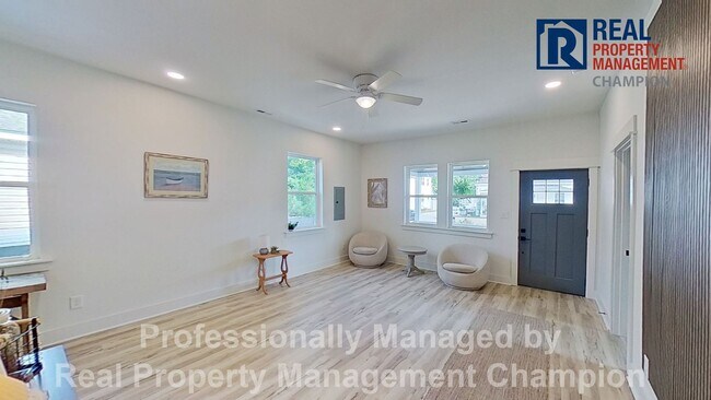 Foto del edificio - Freshly Renovated Minutes to downtown Wilmington dining, with off-street parking