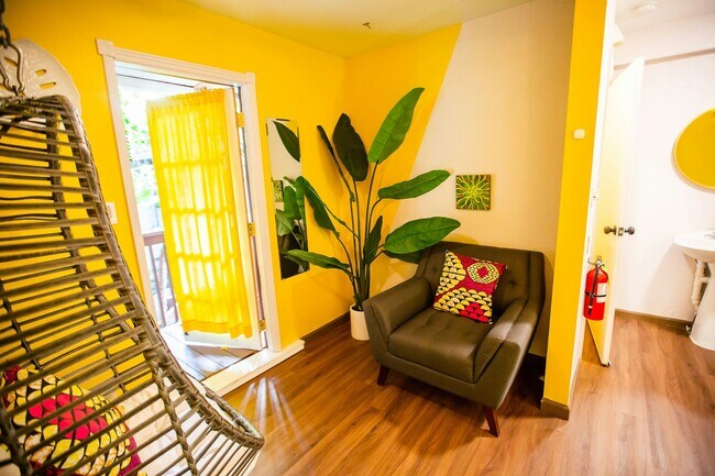 Foto del edificio - 706 E Stuart St