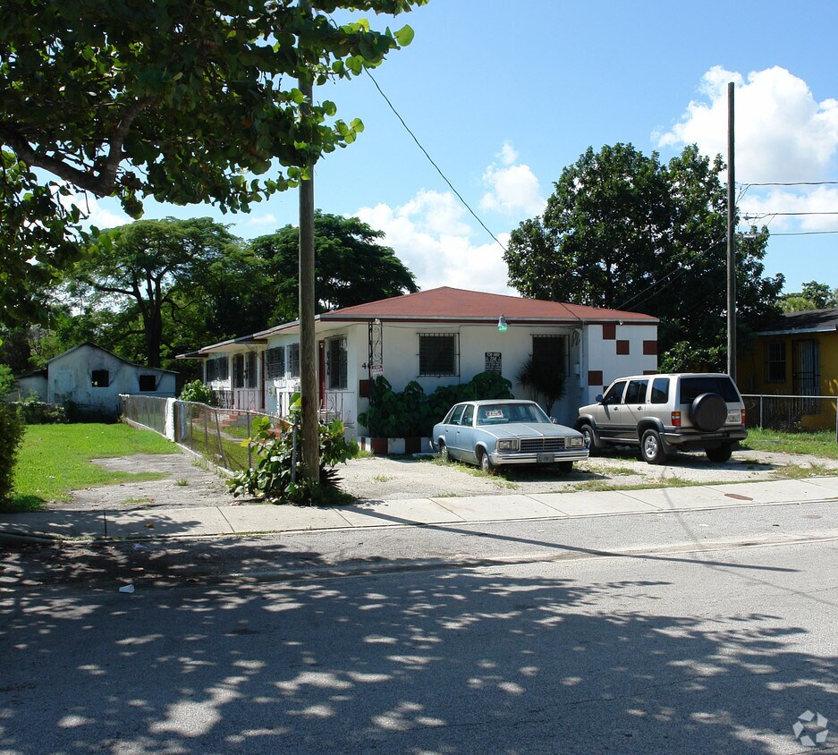Building Photo - 40 NW 77th St