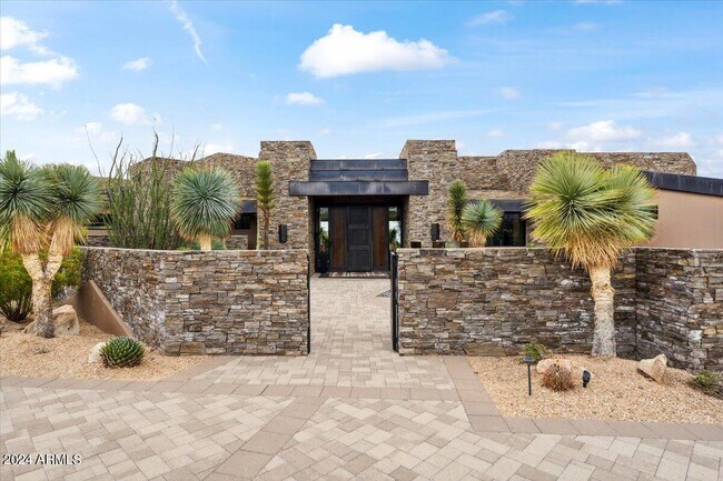 Building Photo - 4001 la Ultima Piedra