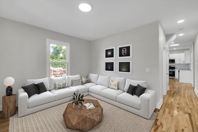 Building Photo - 10 Perry Hill Rd