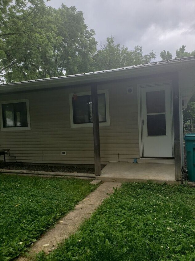 Primary Photo - 127 E Euclid Ave