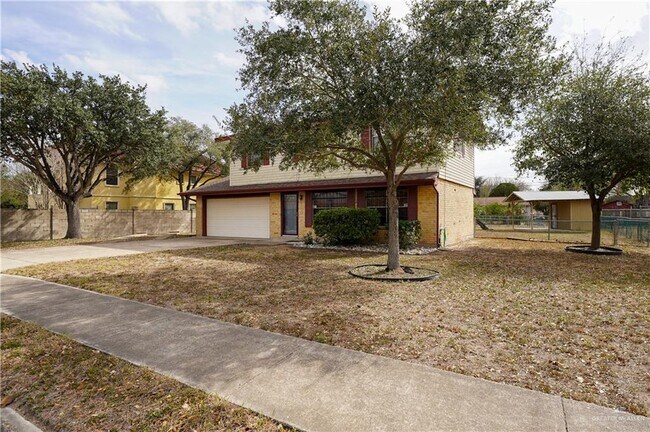 Building Photo - 204 E Gomez Dr