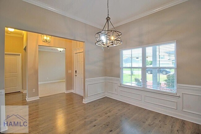 Building Photo - 582 Burke Dr