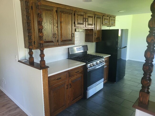 Kitchen - 1511 W Magnolia St