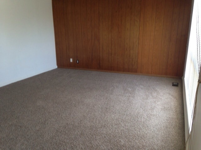 Building Photo - Great Brick Rambler for Rent in Washington Terrace