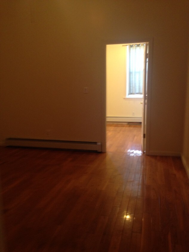 Primary Photo - 496 Grand St