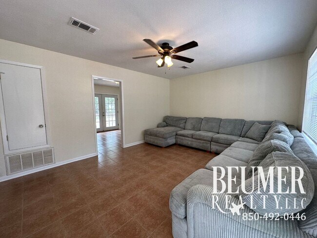 Building Photo - Coastal Living in Charming Innerarity Point