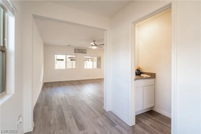 Foto del edificio - Bright, Modern 3 Bd, 3 bth, Home with Chef...
