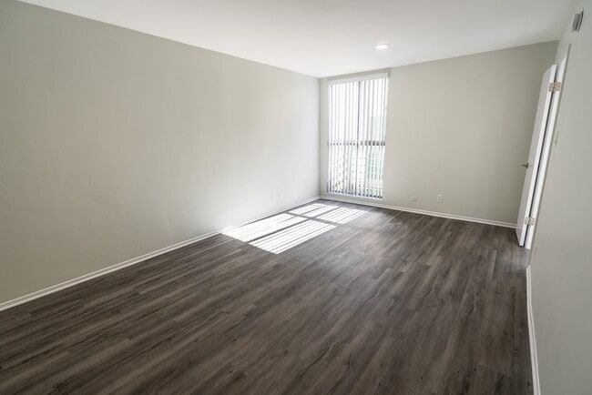 Interior Photo - 115 North Wetherly Drive