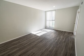 Interior Photo - 115 North Wetherly Drive