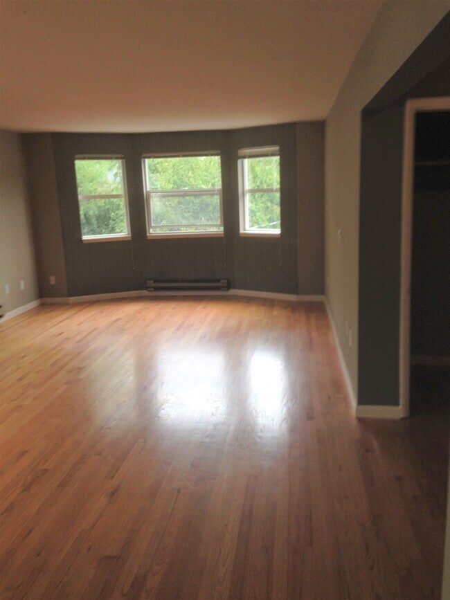 Foto del edificio - 819 Nob Hill Ave N