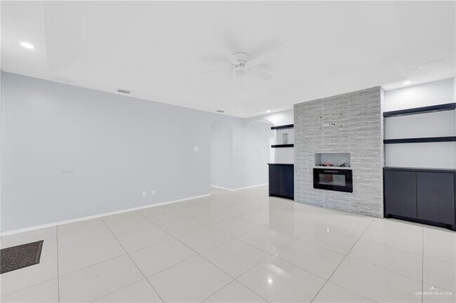 Foto del edificio - 2401 S Jackson Rd