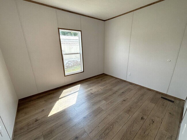 Building Photo - 3110 Victory Dr