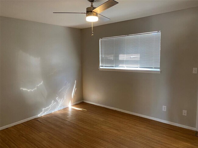 Building Photo - 1053 Linde Ave