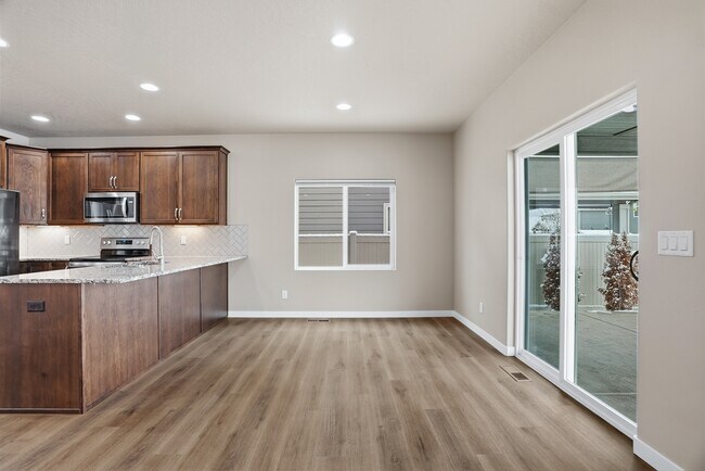 Building Photo - 2067 W Alsea Ave