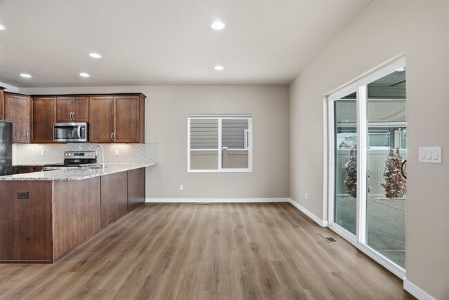 Foto del edificio - 2067 W Alsea Ave