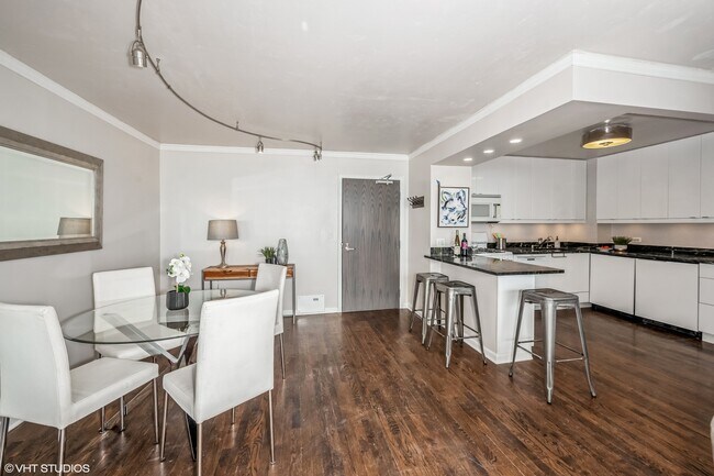 Foto del edificio - 2144 N Lincoln Park W