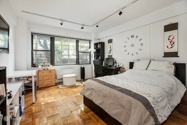Building Photo - 240 E 46th St