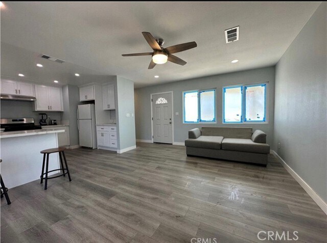 Building Photo - 223 S Howard St