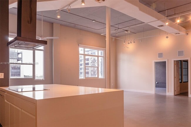 Building Photo - 250 NW 23rd St