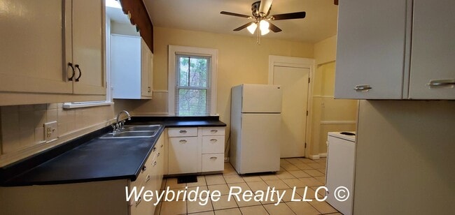 Building Photo - Nice 2-bedroom 1-bathroom house in West Pr...