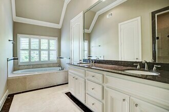 Building Photo - 4013 Bellefontaine