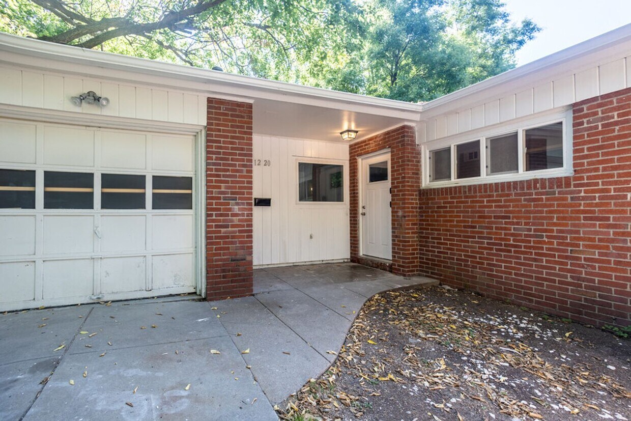 Primary Photo - 2BD/1BA single family home won't be availa...
