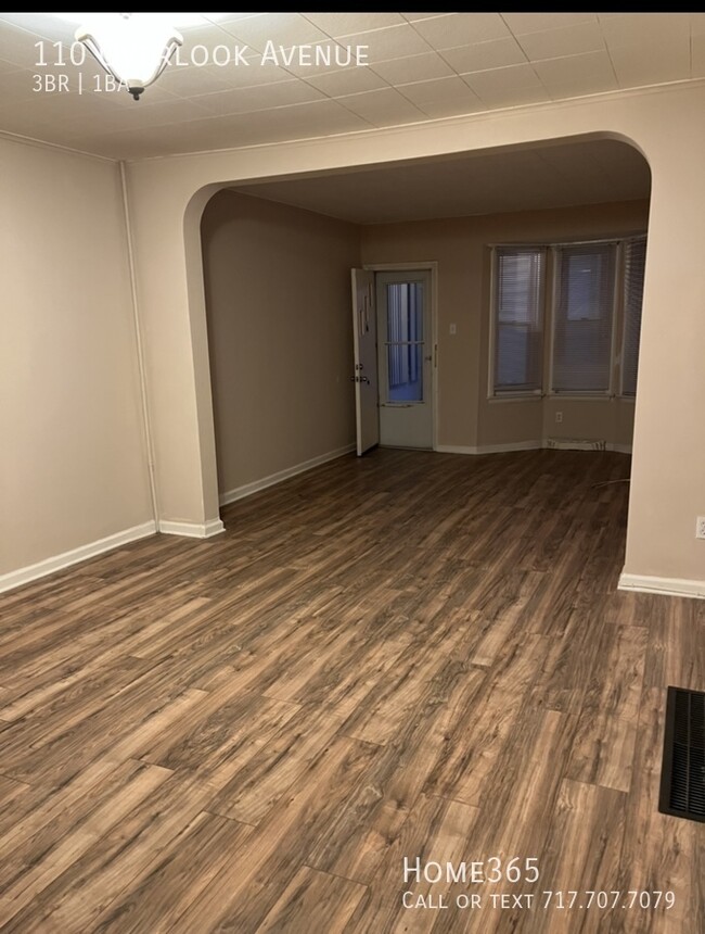 Building Photo - 3 Bedroom, 1 Bath Townhome