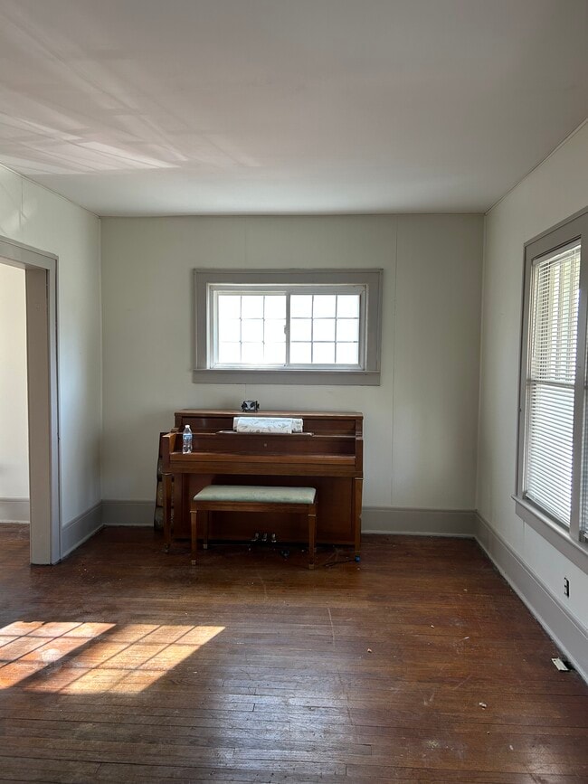 Building Photo - 313 Burroughs Ave
