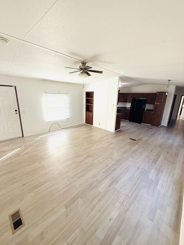 Sala / Cocina / Comedor - 226 Blanco Dr