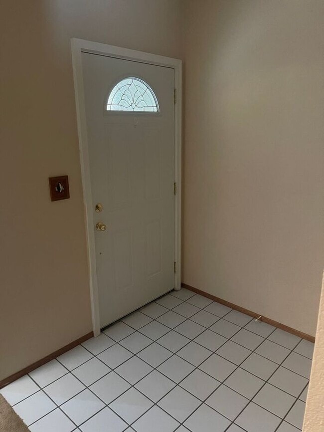 Building Photo - Wonderful 2 Bedroom, 2.5 Bath Condo!