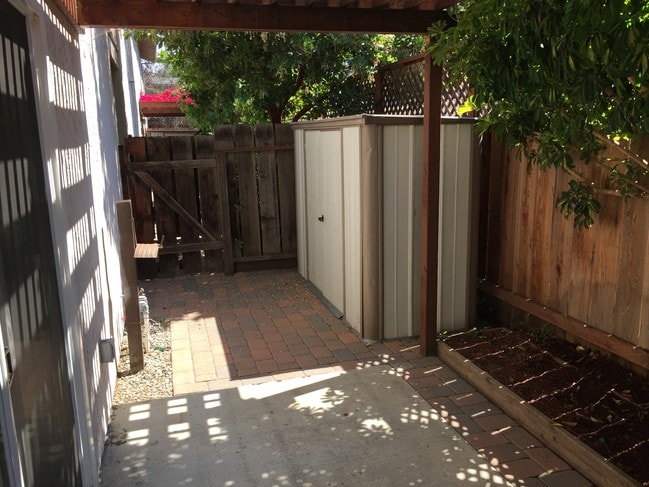 Private back yard w/ lockable storage - 305 Easy St