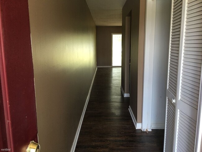 Foto del edificio - 2 br, 1 bath Duplex - 1908 Sandra St Apt A