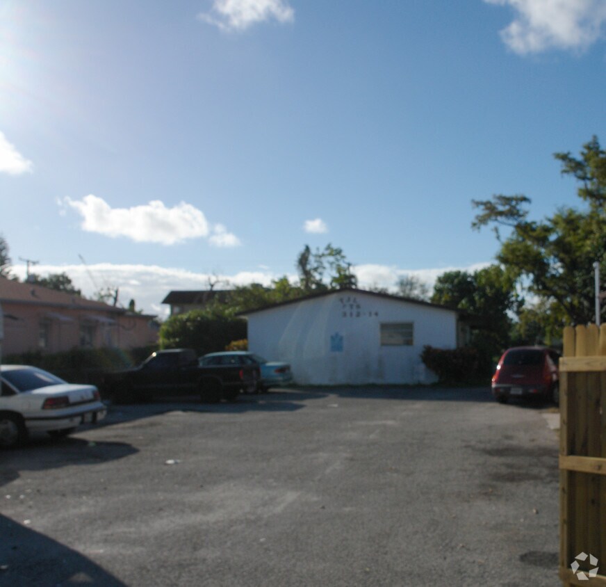 Primary Photo - 2312-14 Fillmore St