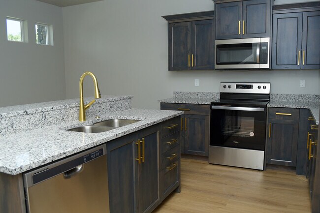 Building Photo - 852 E 250 N