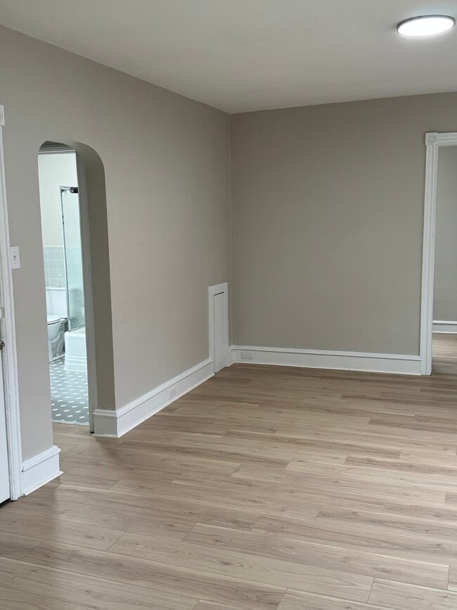 Building Photo - 2232 Mount Carmel Ave