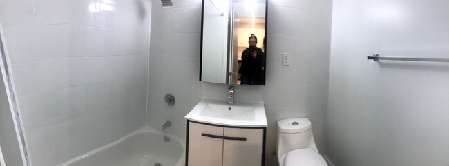 Foto del edificio - 711 Seagirt Ave