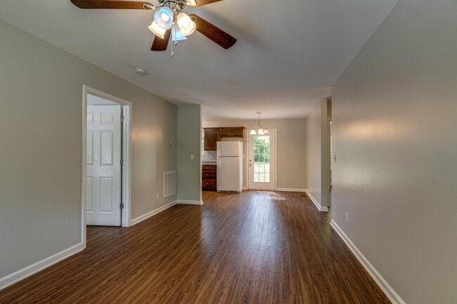 Building Photo - 816 19th Ave W