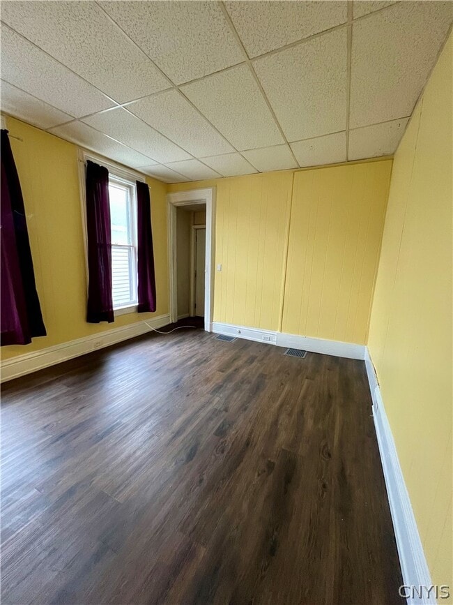 Foto del edificio - 146 E 2nd St