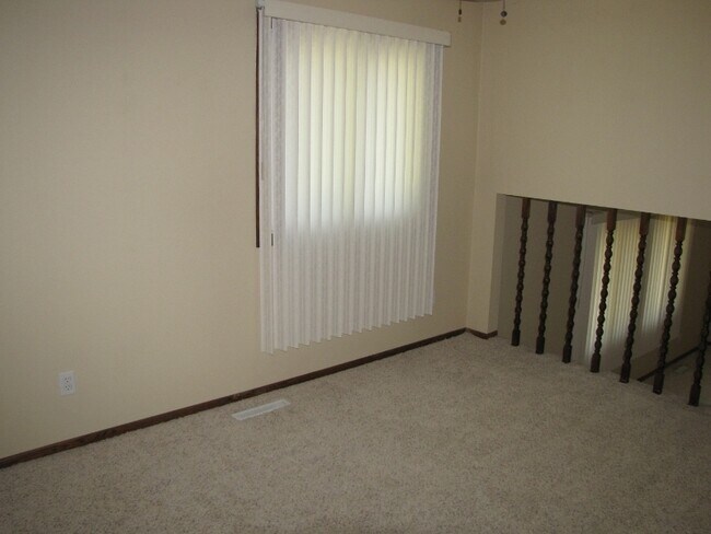 Building Photo - 3BR/2BA Single Family House - Community Po...