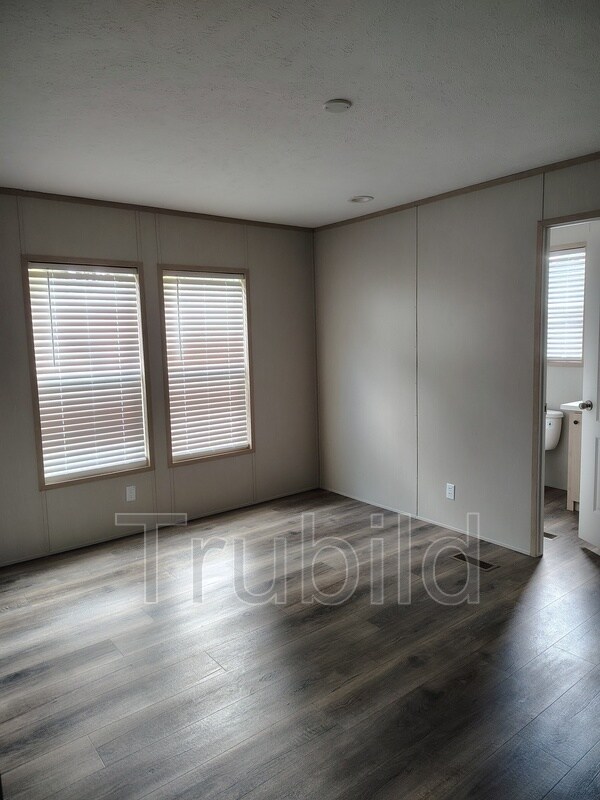 Building Photo - 20 Poole Cir