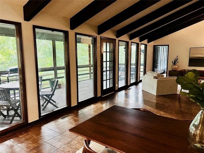 Foto del edificio - 15445 Putman Rd