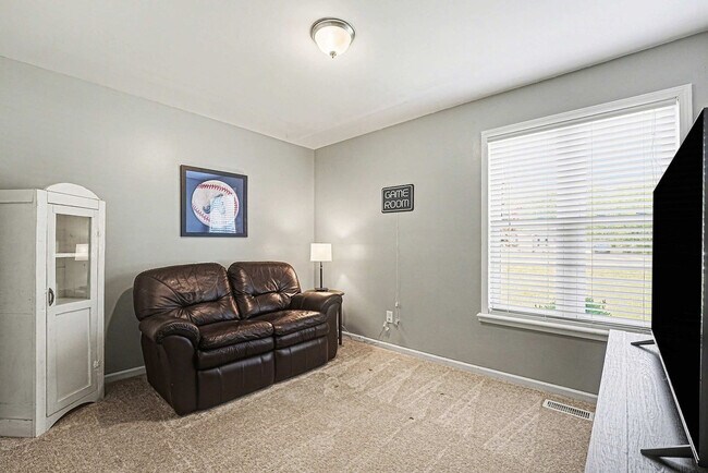 Foto del edificio - 1028 Forest Glen Dr
