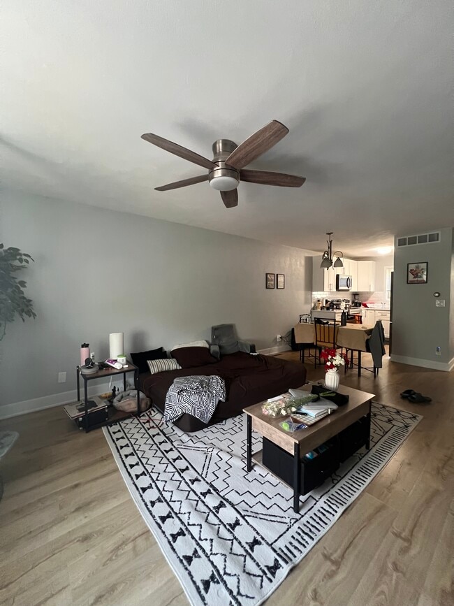 Building Photo - 1848 Bright View Dr